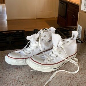 Hardly worn white converse